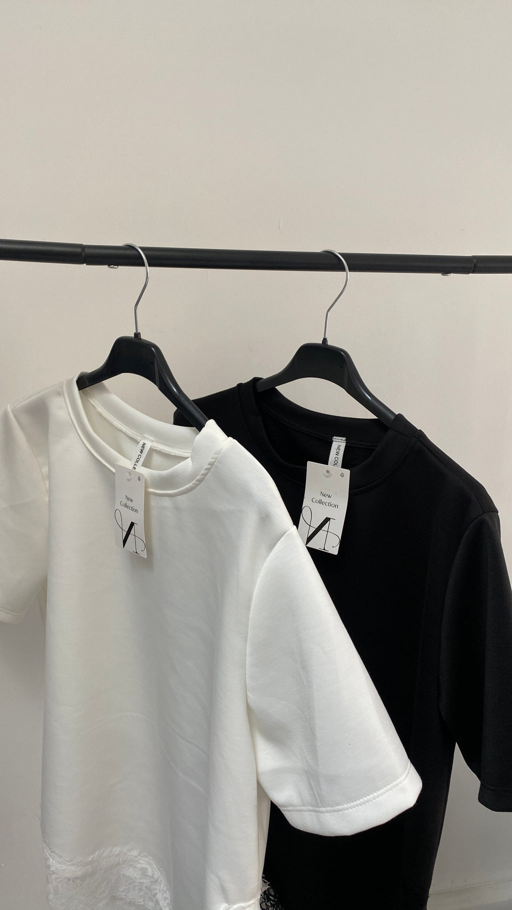 T-shirt asymétrique avec dentelle – Taille unique