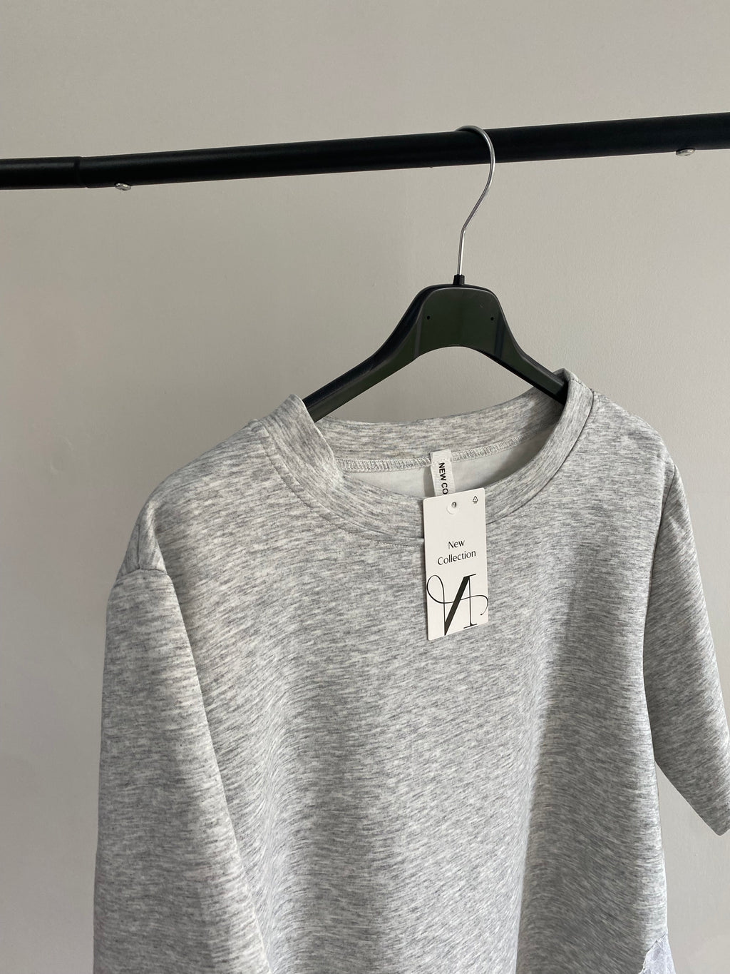 Tee shirt asymétrique gris dentelle