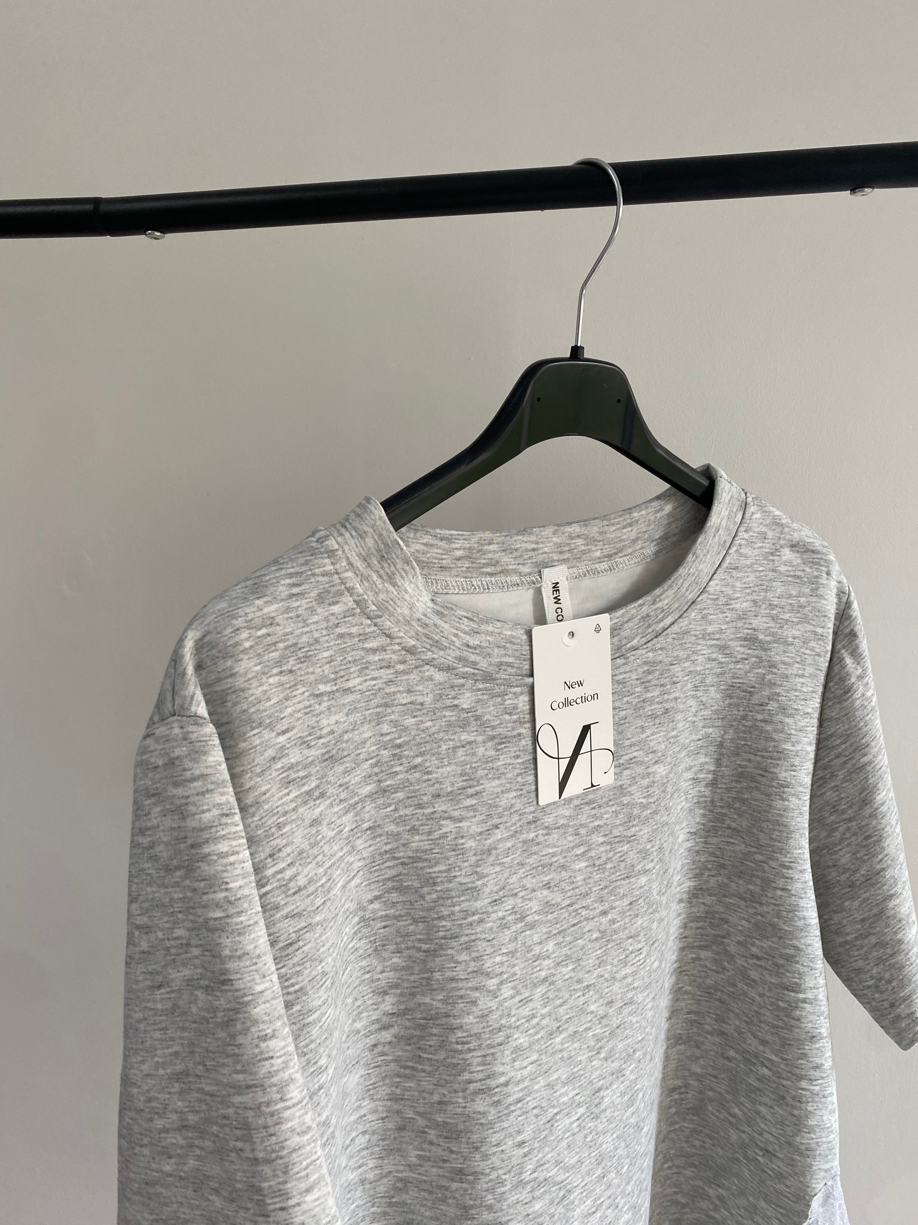 Tee shirt asymétrique gris dentelle