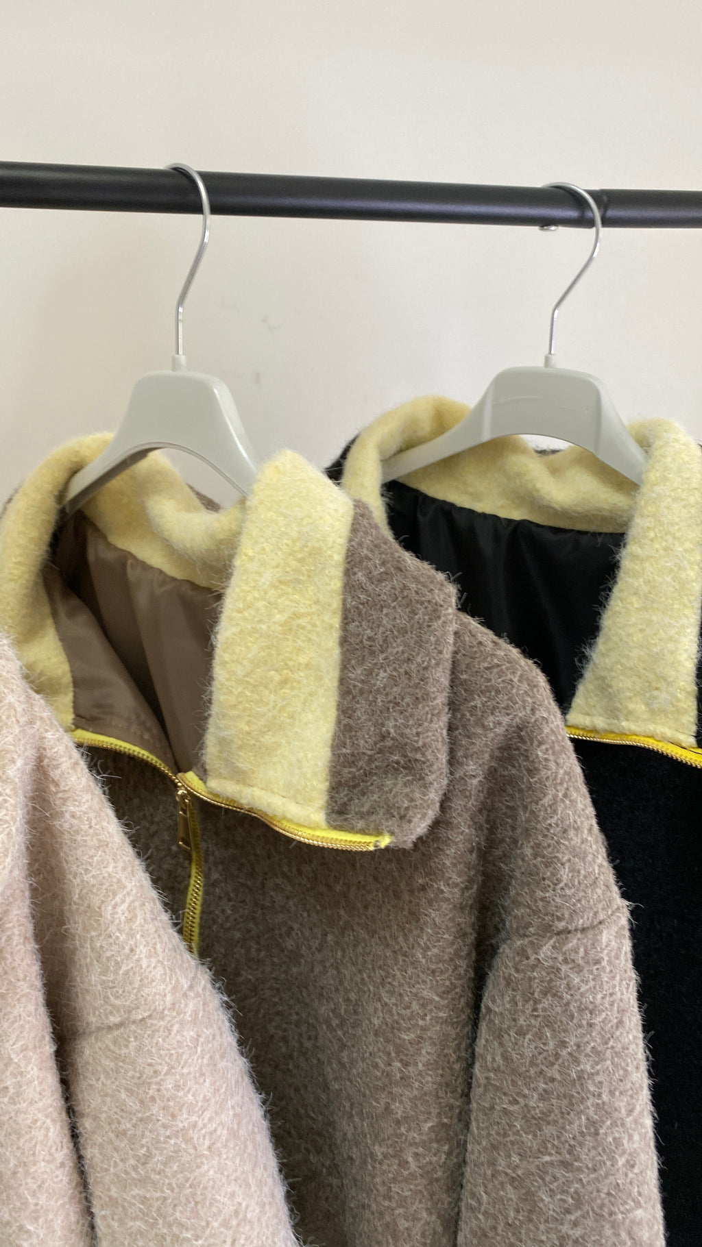 Veste courte effet laine avec col contrasté