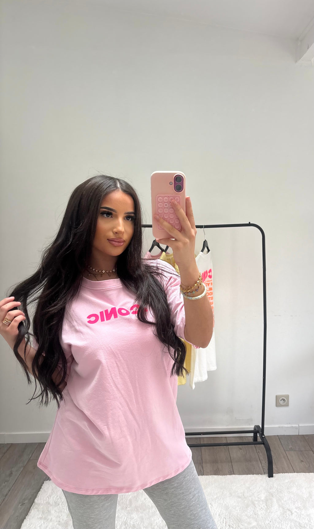 Tee shirt rose iconic
