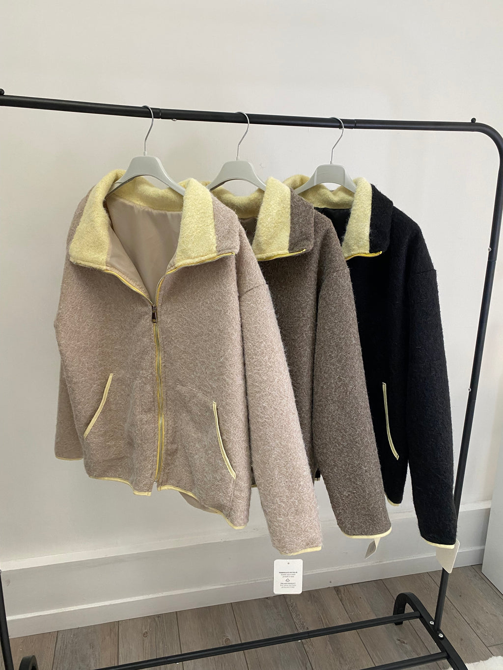 Veste courte effet laine avec col contrasté