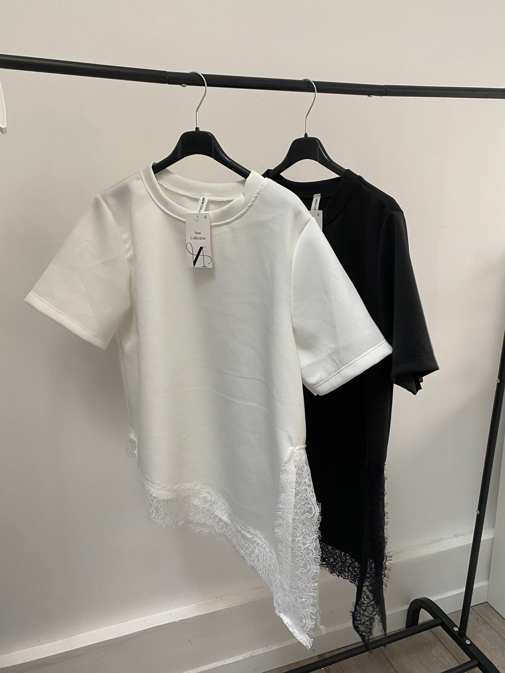 T-shirt asymétrique avec dentelle – Taille unique