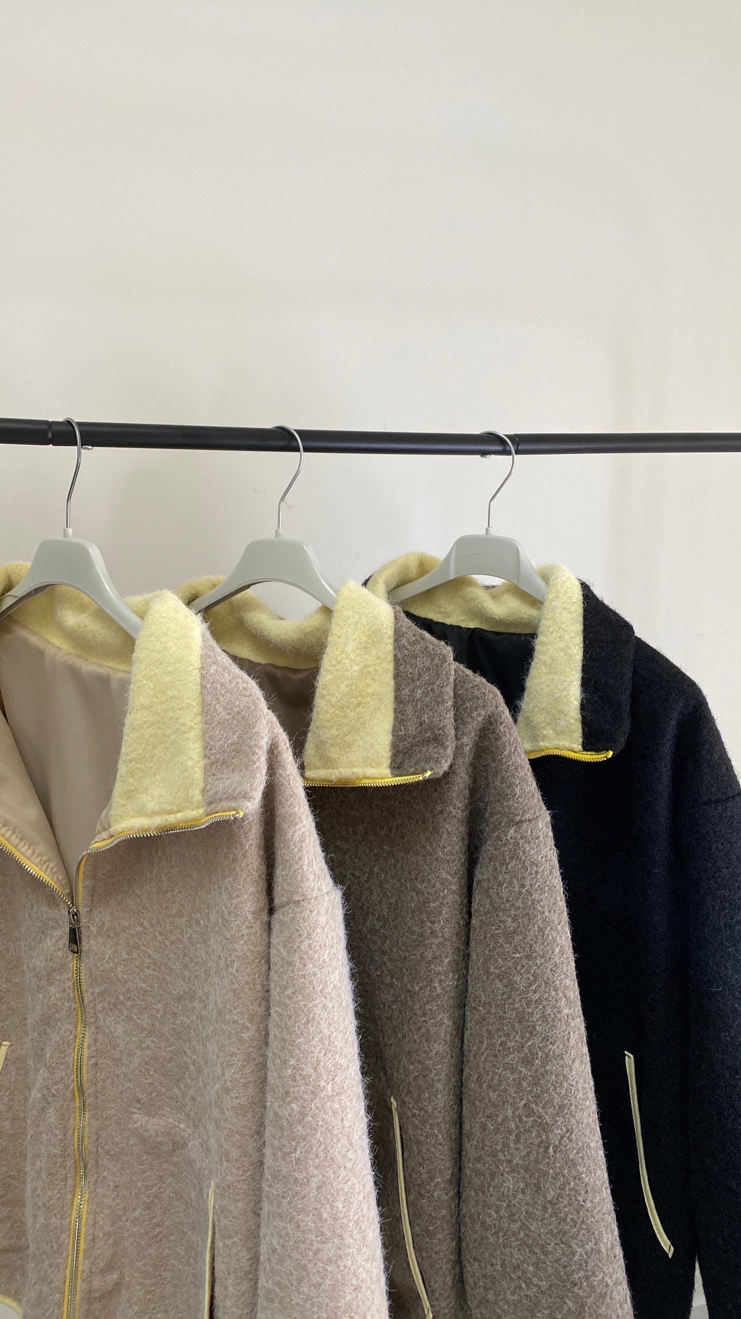 Veste courte effet laine avec col contrasté
